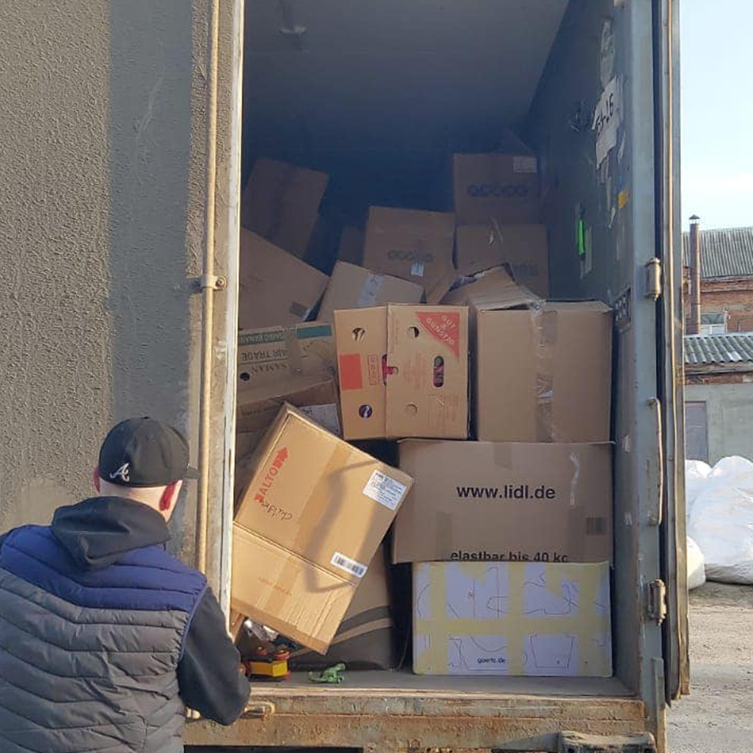 Гуманітарні вантажі продовжують надходити до України з різних країн світу.